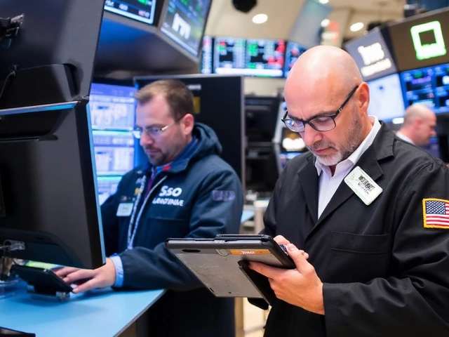 S&P 500 Hits 28th Record Close as Rate‑Cut Outlook Clouds Wall Street